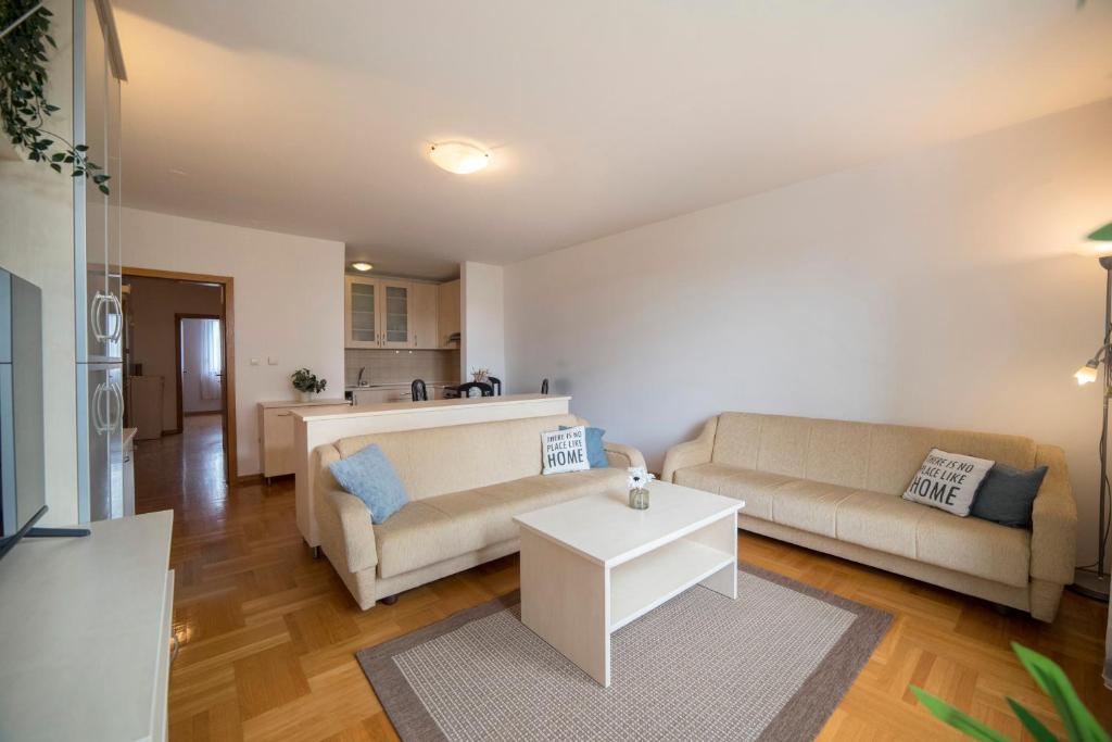 Marci Apartment - Comfortable Stay with Parking photo 2