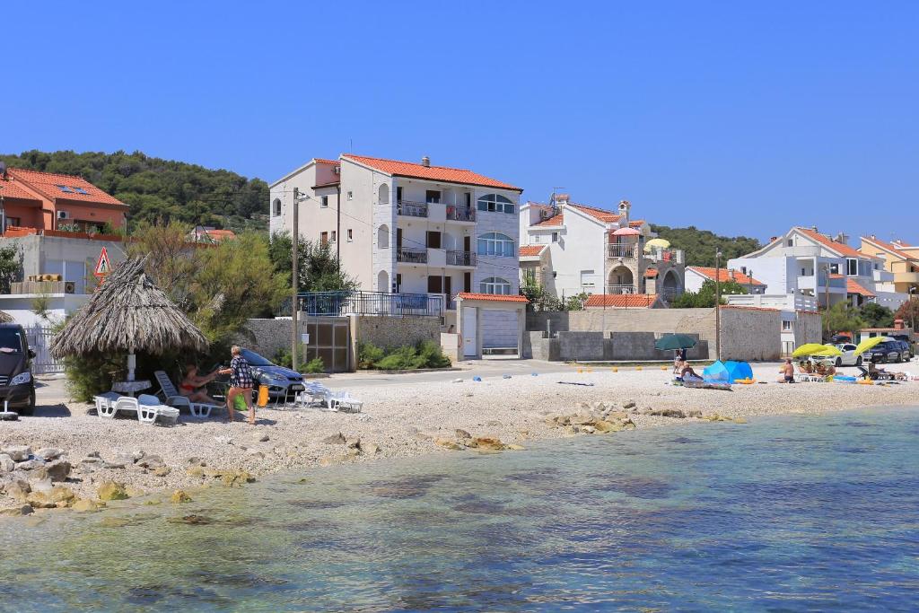 Apartments by the sea Slatine — photo 1