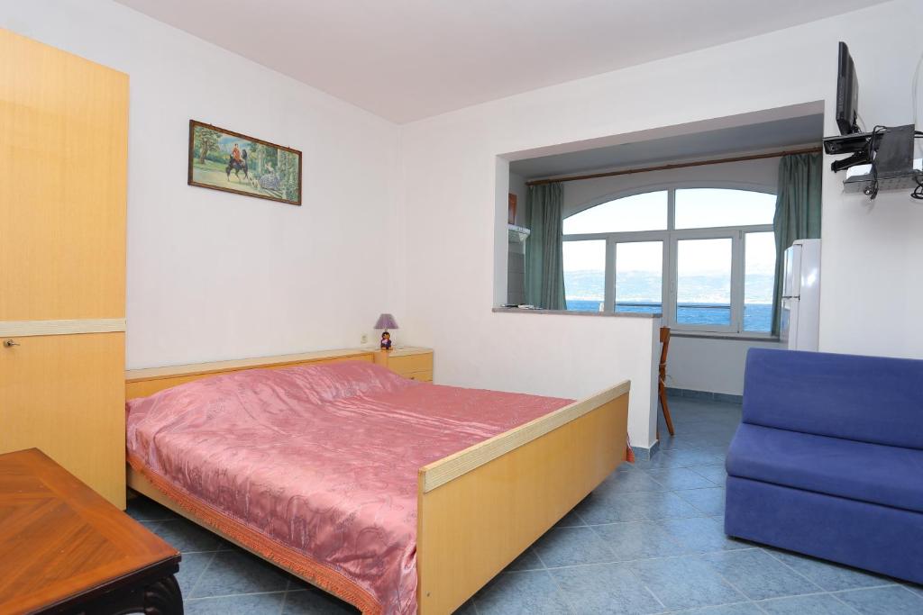 Apartments by the sea Slatine photo 2