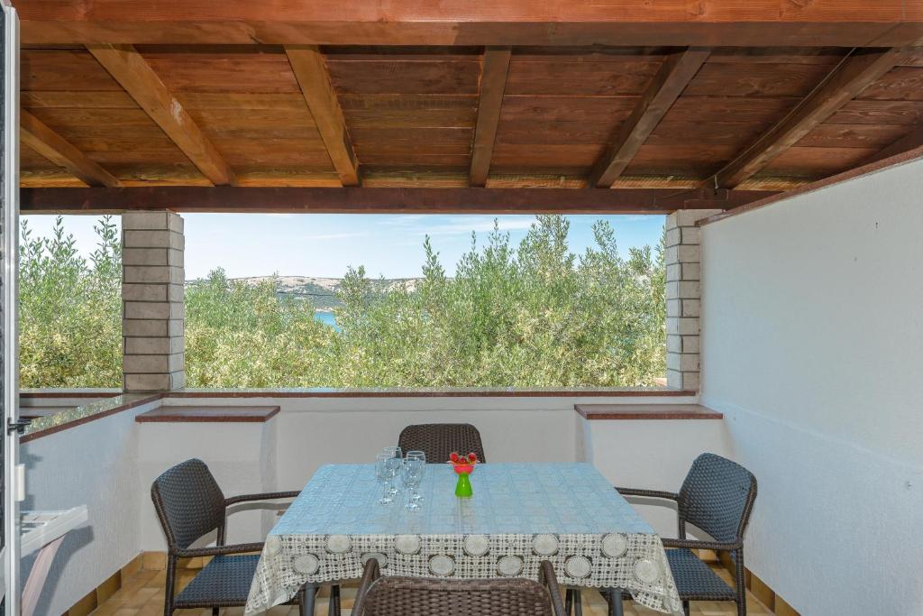 Apartments by the sea Stara Novalja photo 2