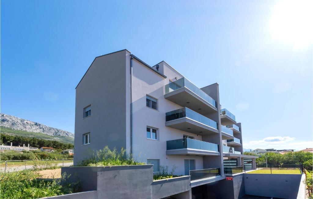 2 Bedroom Stunning Apartment In Solin photo 2