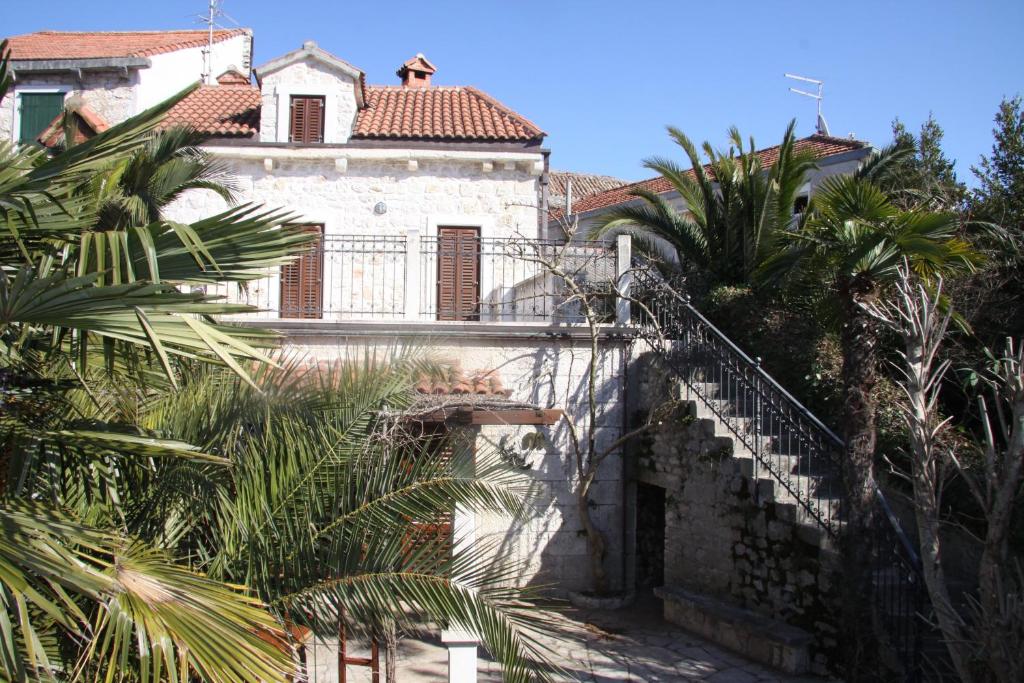 Seaside holiday house Sutivan — photo 1