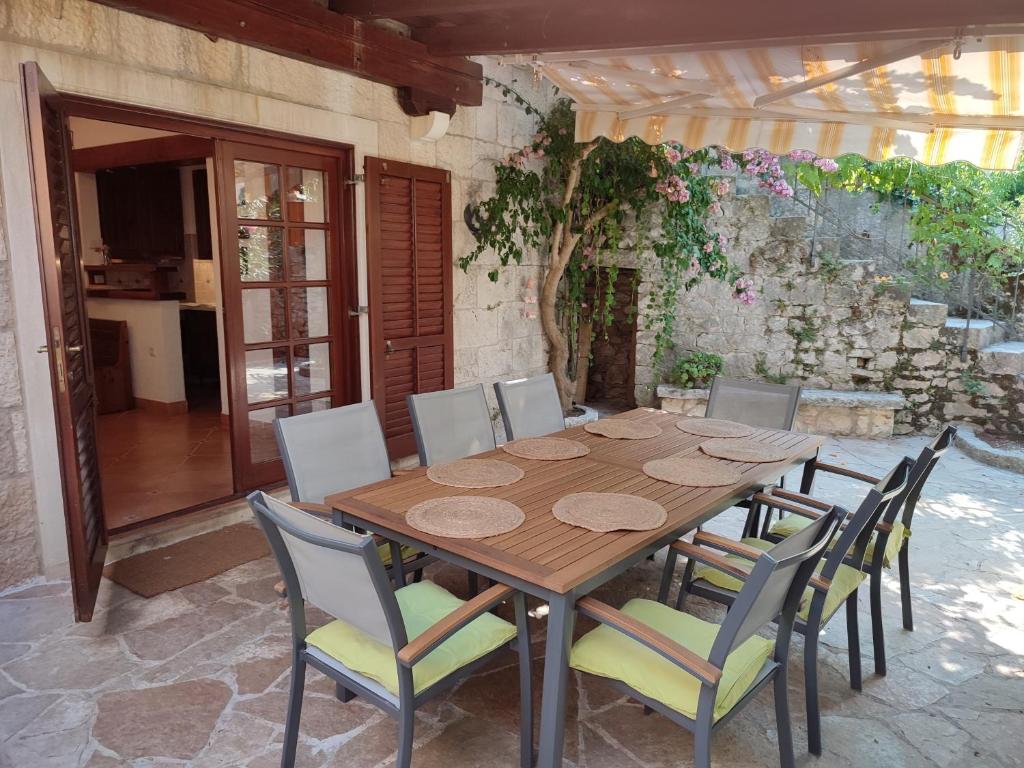 Seaside holiday house Sutivan photo 3