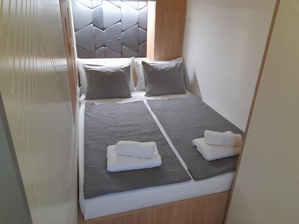 Studio apartman Iskra photo 2