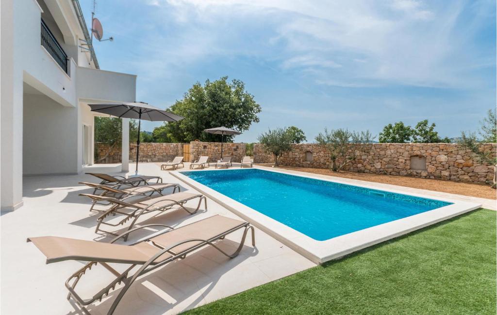 4 Bedroom Awesome Home In Radasinovci photo 2
