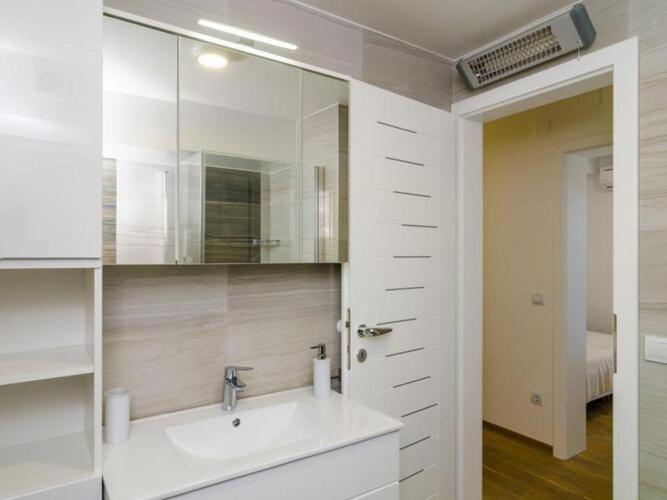 Apartment Lula - Superior Two-Bedroom Apartment with Balcony and Sea View photo 3