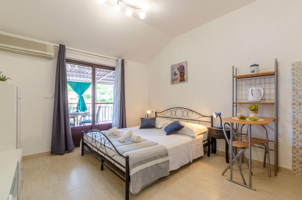 Apartments by the sea Brna photo 2