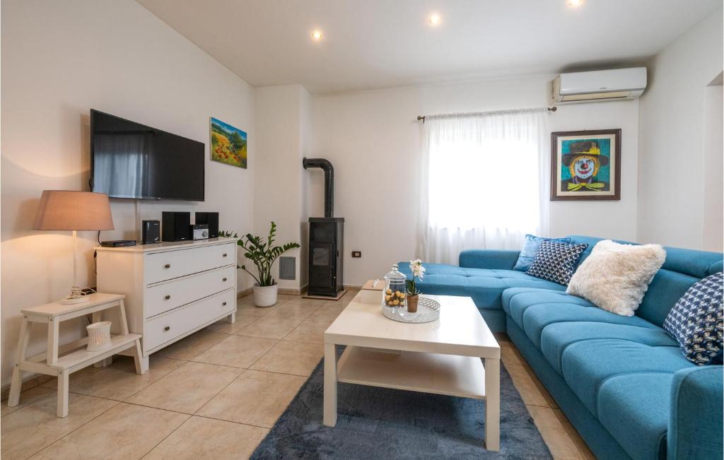1 Bedroom Stunning Home In Marcana photo 2