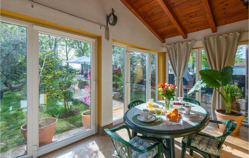 1 Bedroom Stunning Home In Marcana photo 3