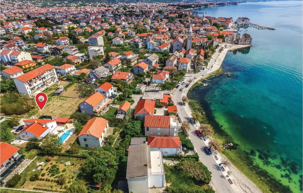Three-Bedroom Holiday Home In Kastel Stafilic photo 2