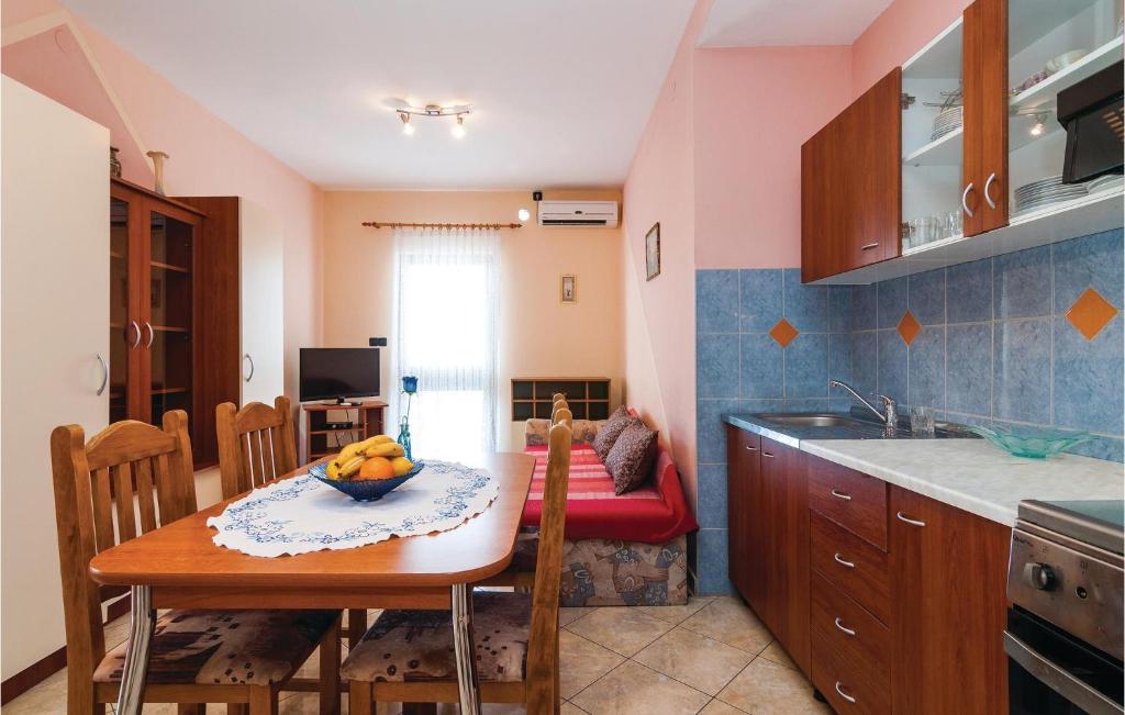 Three-Bedroom Apartment In Posedarje photo 2