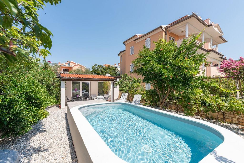 Süßes Ferienhaus mit Privatpool — photo 1