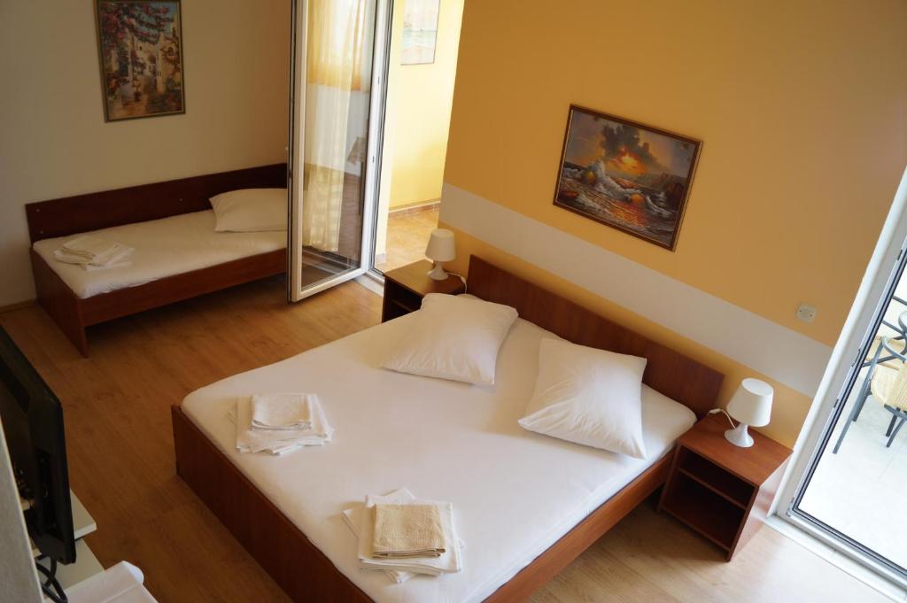 Studio Apartments Marija with private parking photo 2