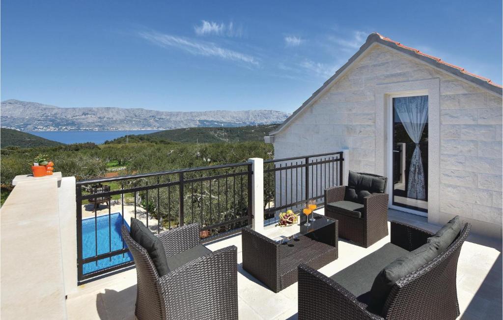 Three-Bedroom Holiday Home In Pucisca photo 3