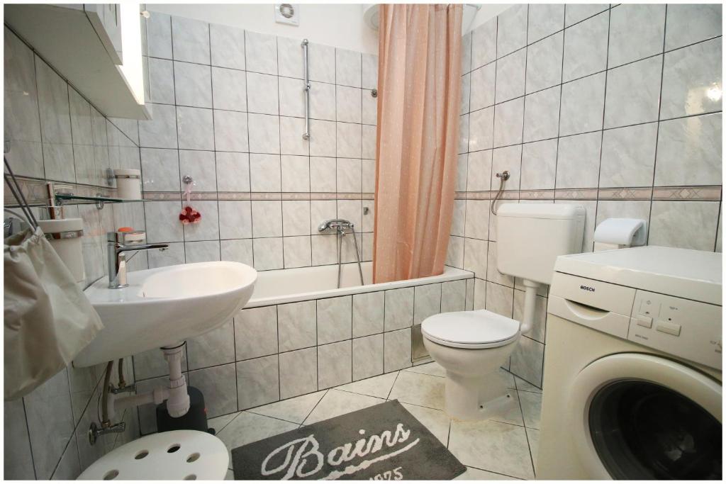 Studio Apartman Elena photo 3