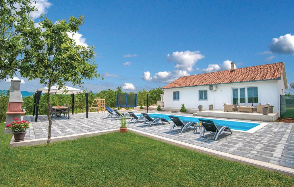 Three-Bedroom Holiday Home In Vinjani Gornji — photo 1