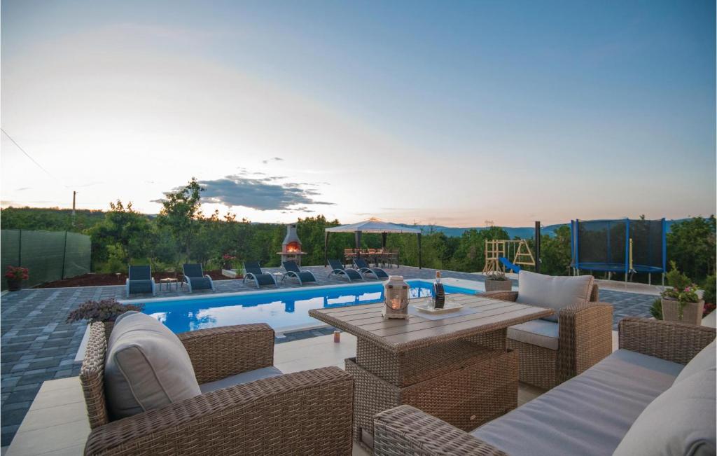 Three-Bedroom Holiday Home In Vinjani Gornji photo 3