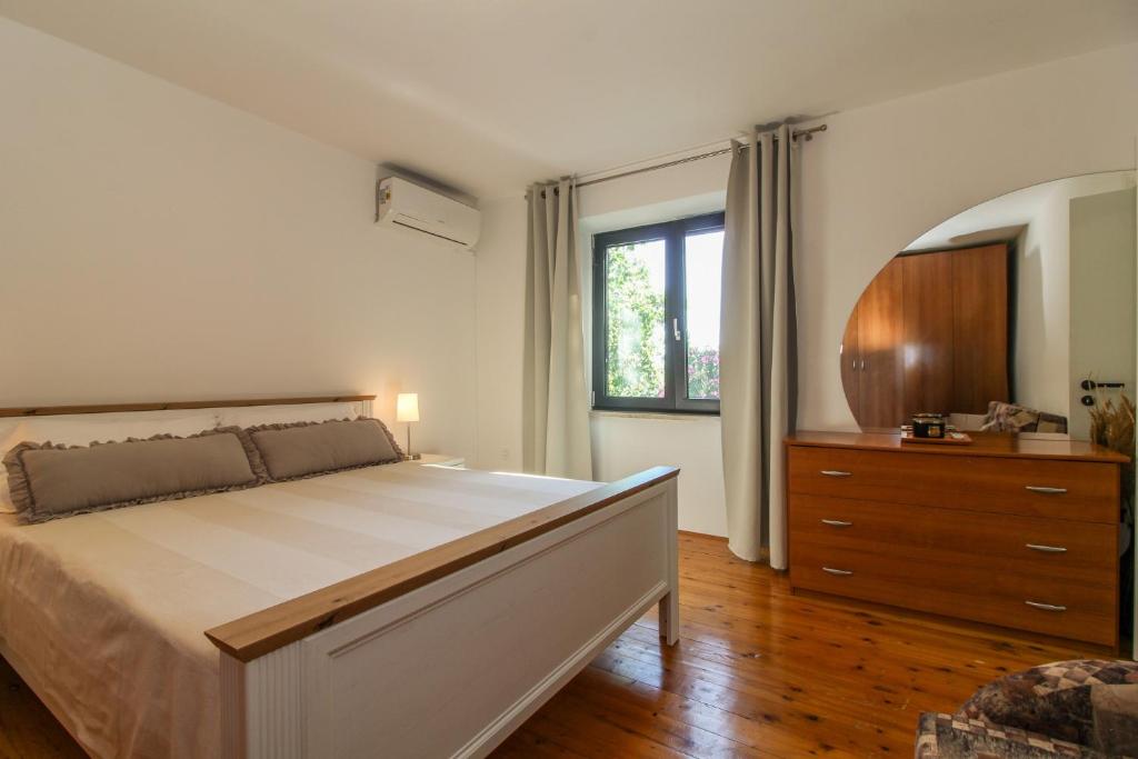 Roža in Sveti Bartol (Haus für 2-3 Personen) photo 2