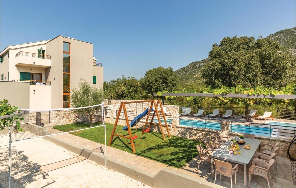 Six-Bedroom Holiday Home In Zagvozd photo 2