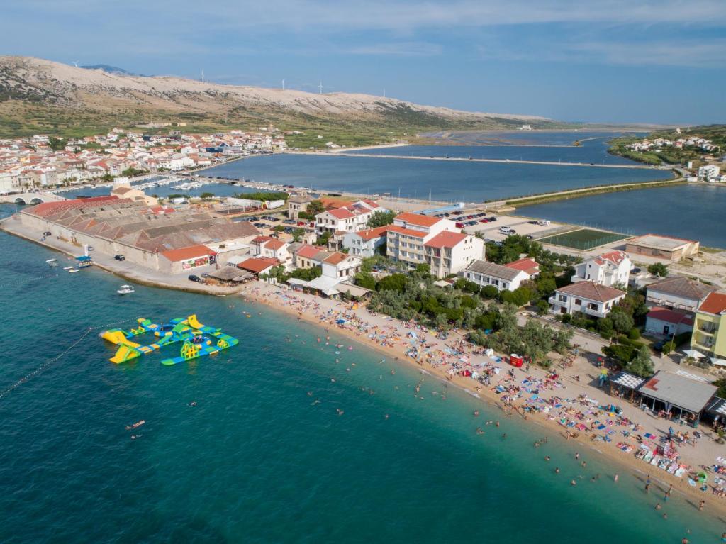 Apartments Galeb Pag - Beach — photo 1