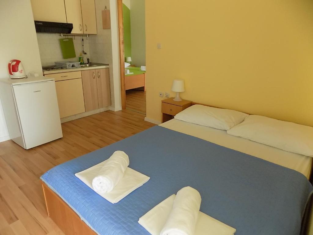 Apartments Galeb Pag - Beach photo 3