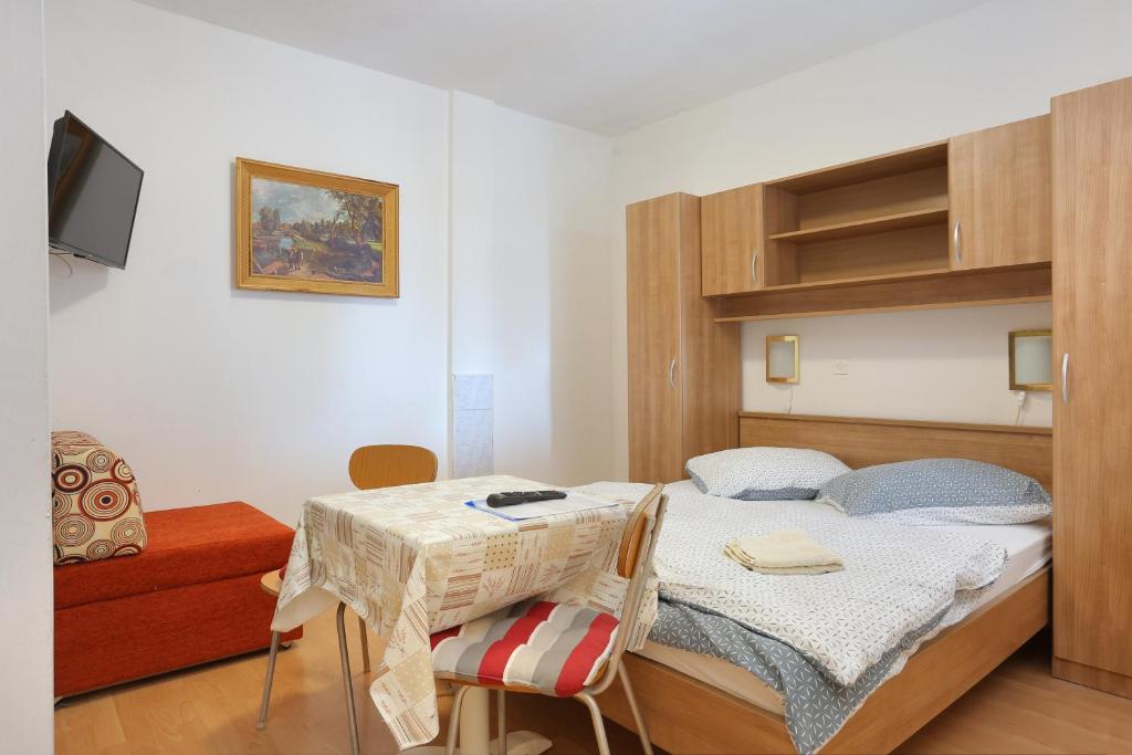 Apartments with parking space Tucepi photo 2