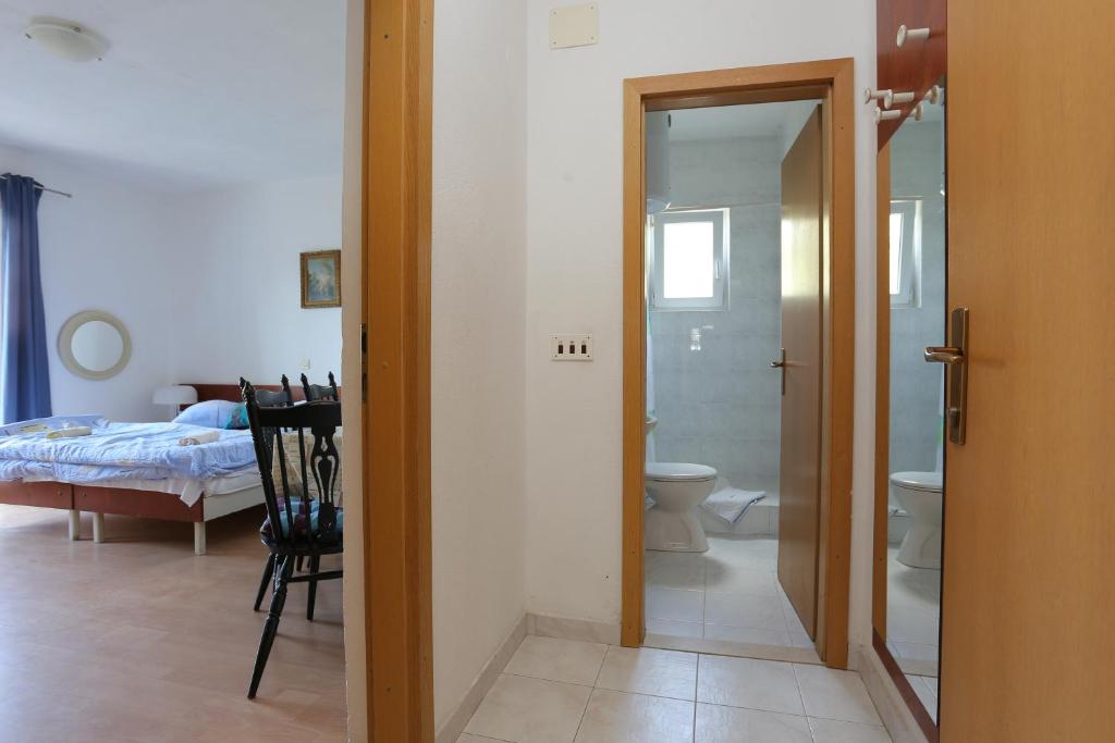 Apartments with parking space Tucepi photo 3