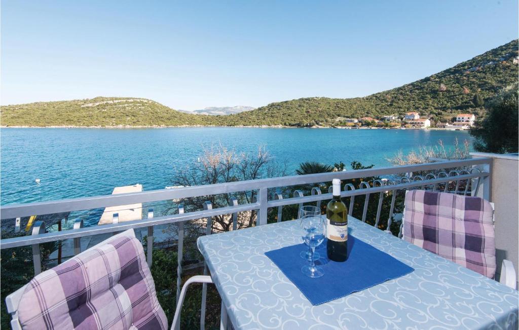 One-Bedroom Apartment In Dubrava photo 2