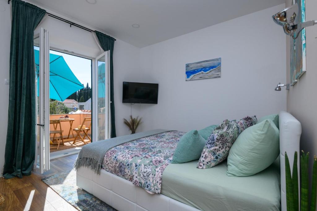Sunny Getaway Apartments photo 2