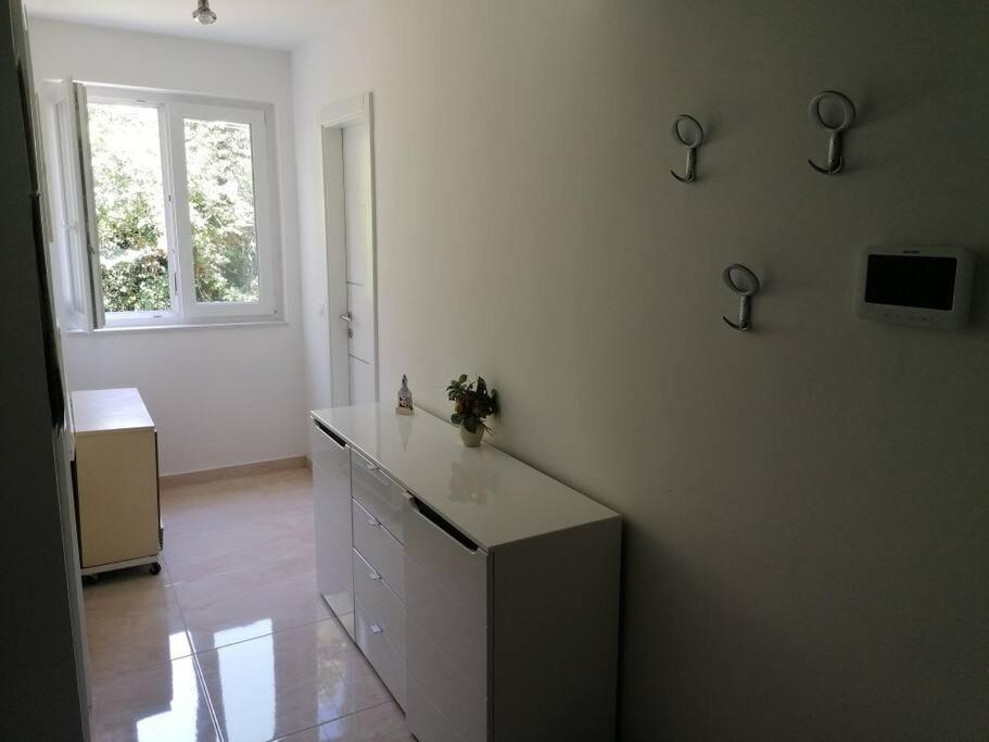 Sweet stay apartment - excellent location photo 3