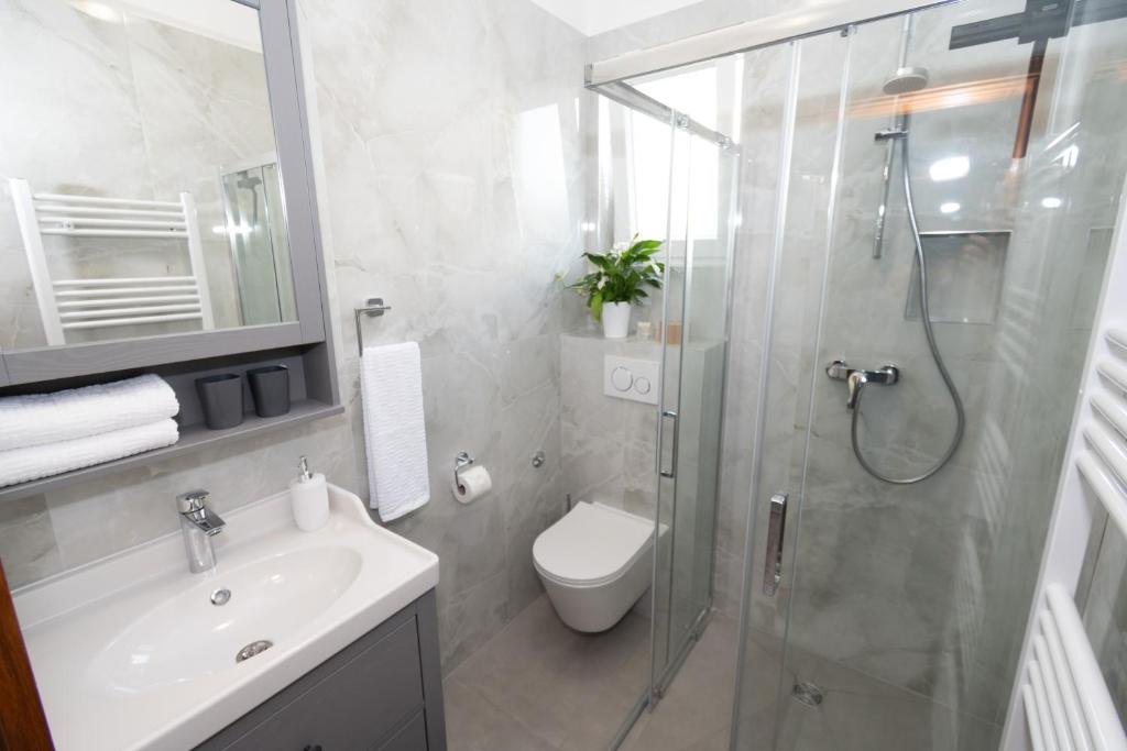 The Oasis - Family-Friendly Holiday Home with Heated Pool photo 3