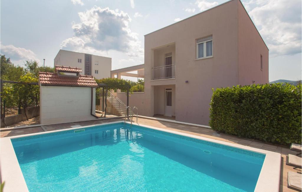 Stunning Home In Dugopolje — photo 1