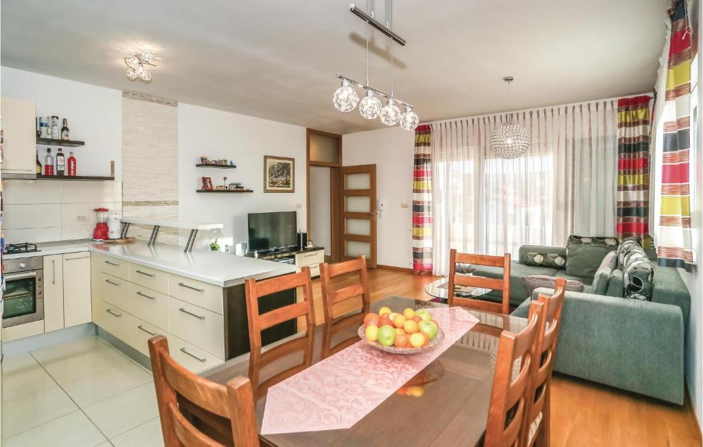 Stunning Home In Dugopolje photo 2