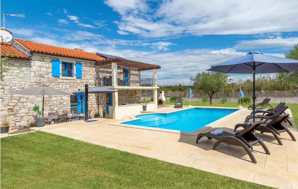 Awesome Home In Mihelici With Wifi — photo 1