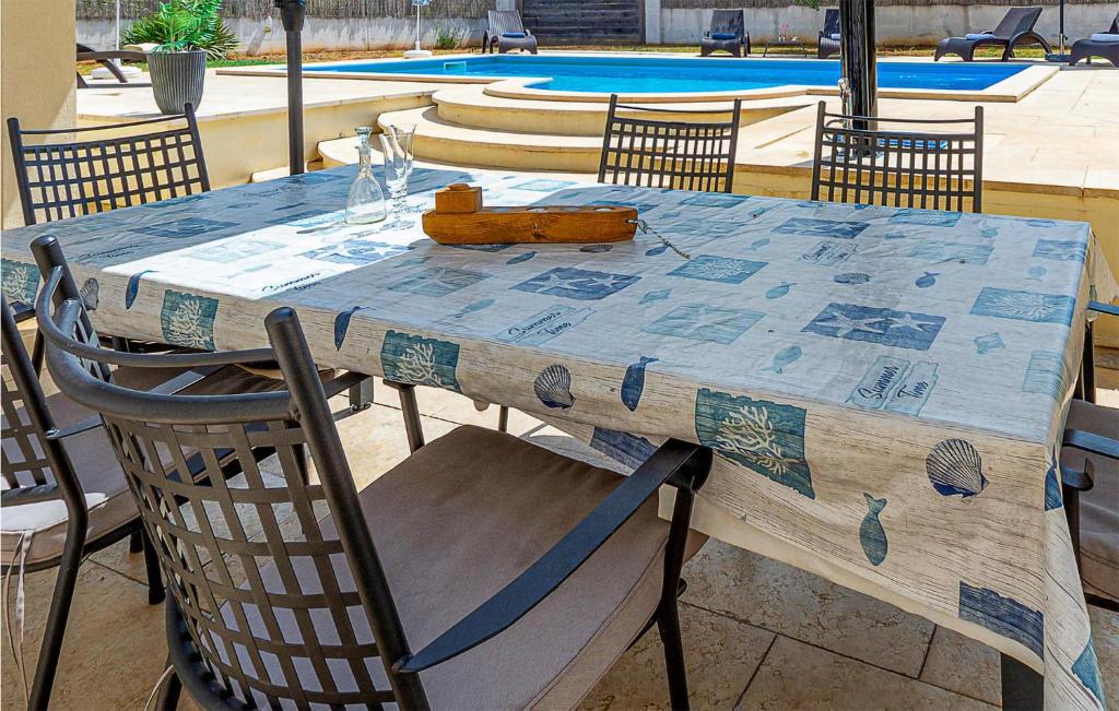 Awesome Home In Mihelici With Wifi photo 2