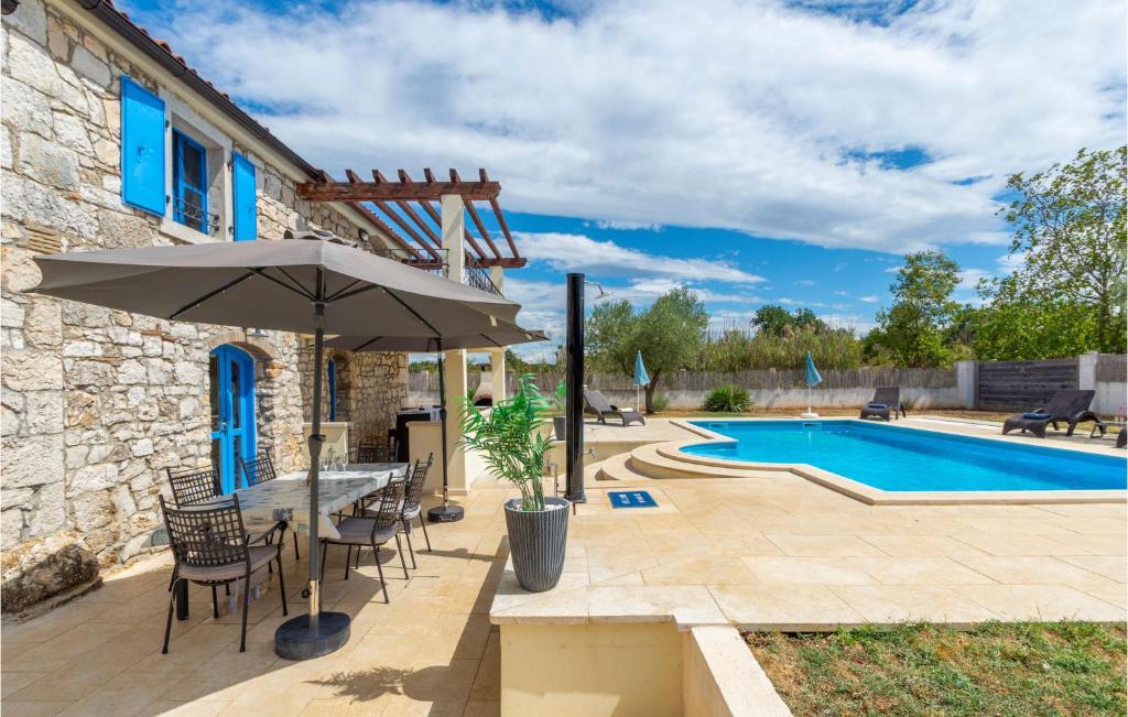 Awesome Home In Mihelici With Wifi photo 3