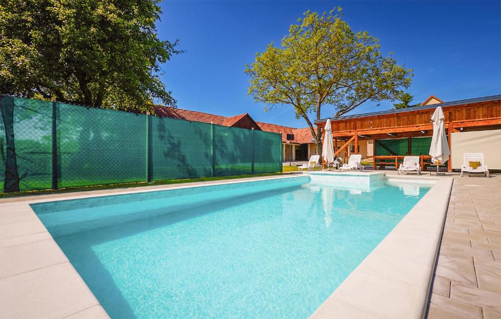 Awesome Home In Ivanska — photo 1