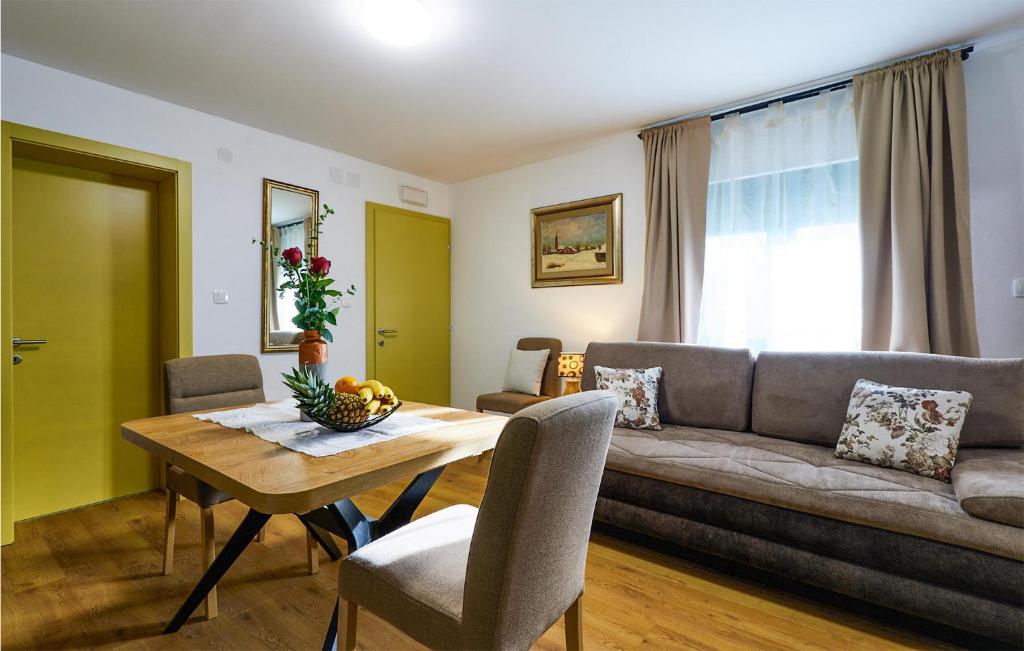 Awesome Home In Ivanska photo 3