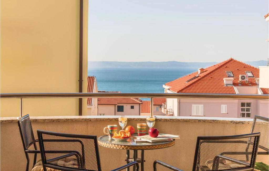 Two-Bedroom Apartment In Makarska — photo 1