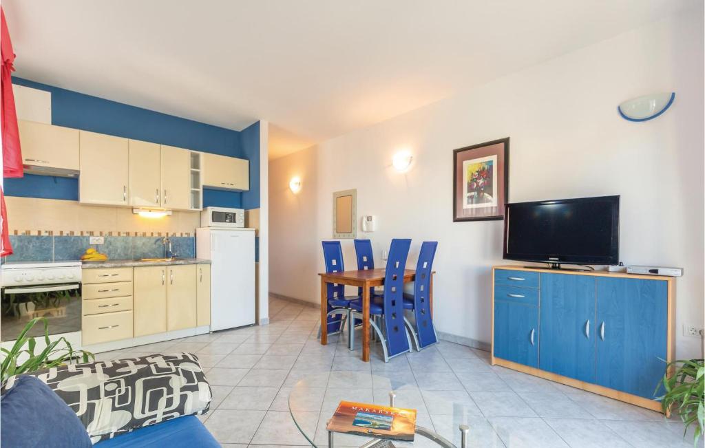 Two-Bedroom Apartment In Makarska photo 3