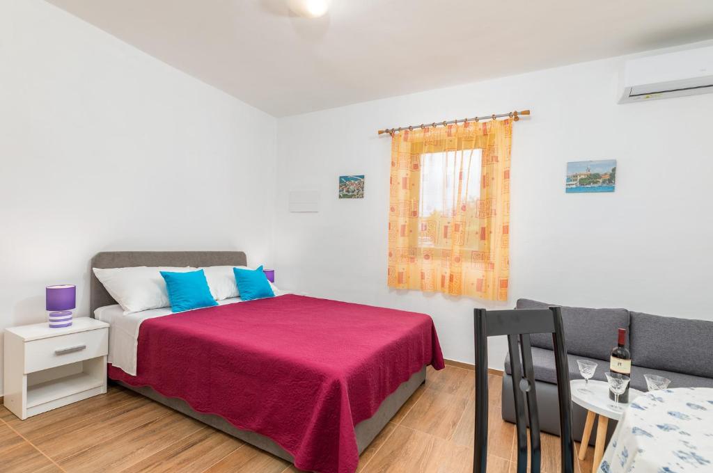 Studio Apartment Luciano in a Quiet Location with Parking and a Yard photo 2