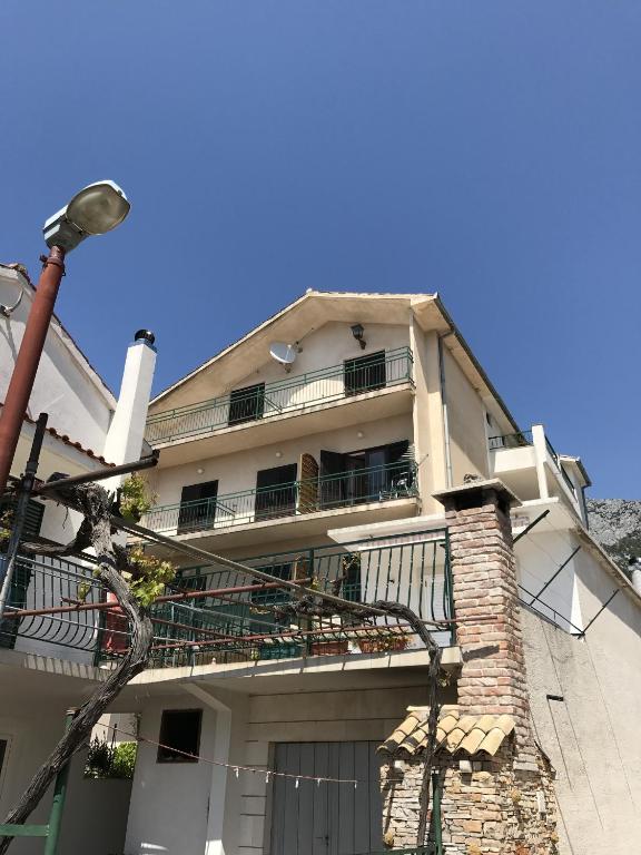 Apartments and rooms by the sea Gradac — photo 1