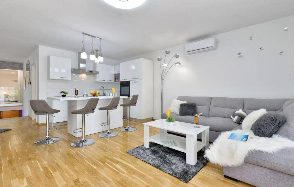 Gorgeous Home In Varazdin Breg photo 3