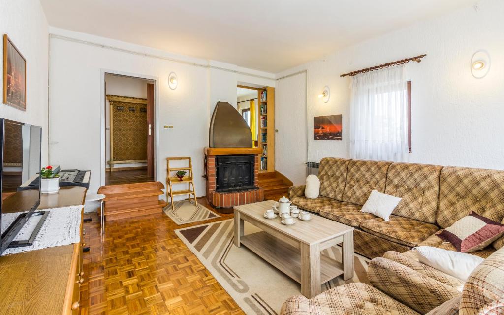 Three-Bedroom Apartment Meden photo 3