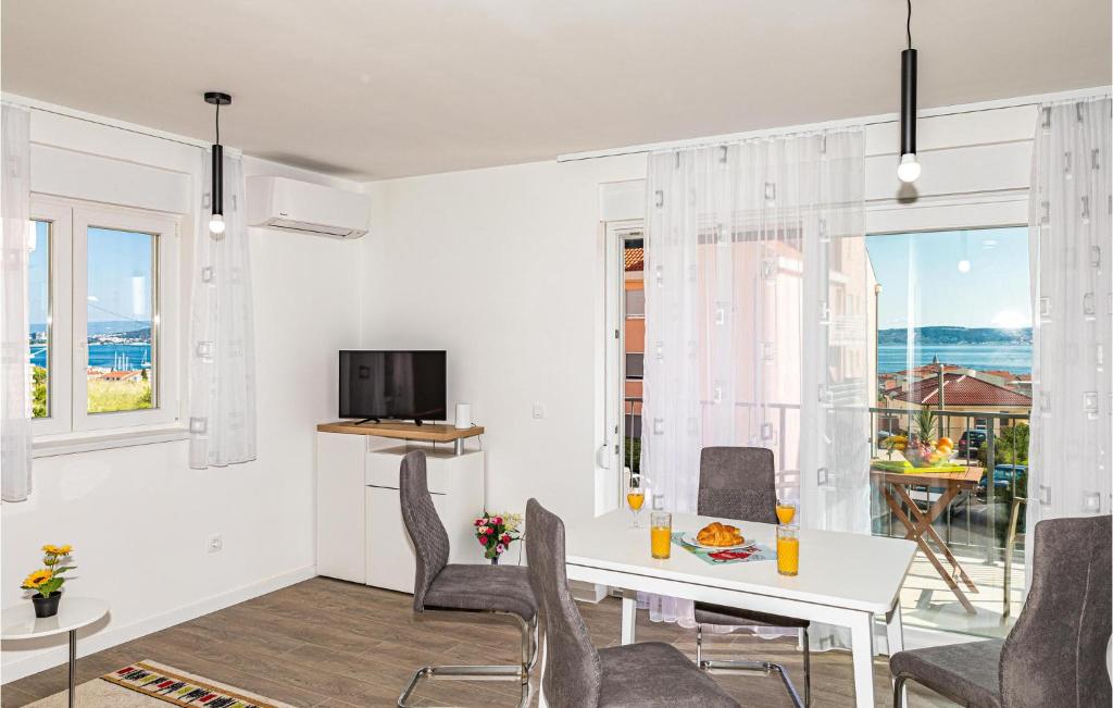 Amazing Apartment In Kastel Kambelovac photo 2