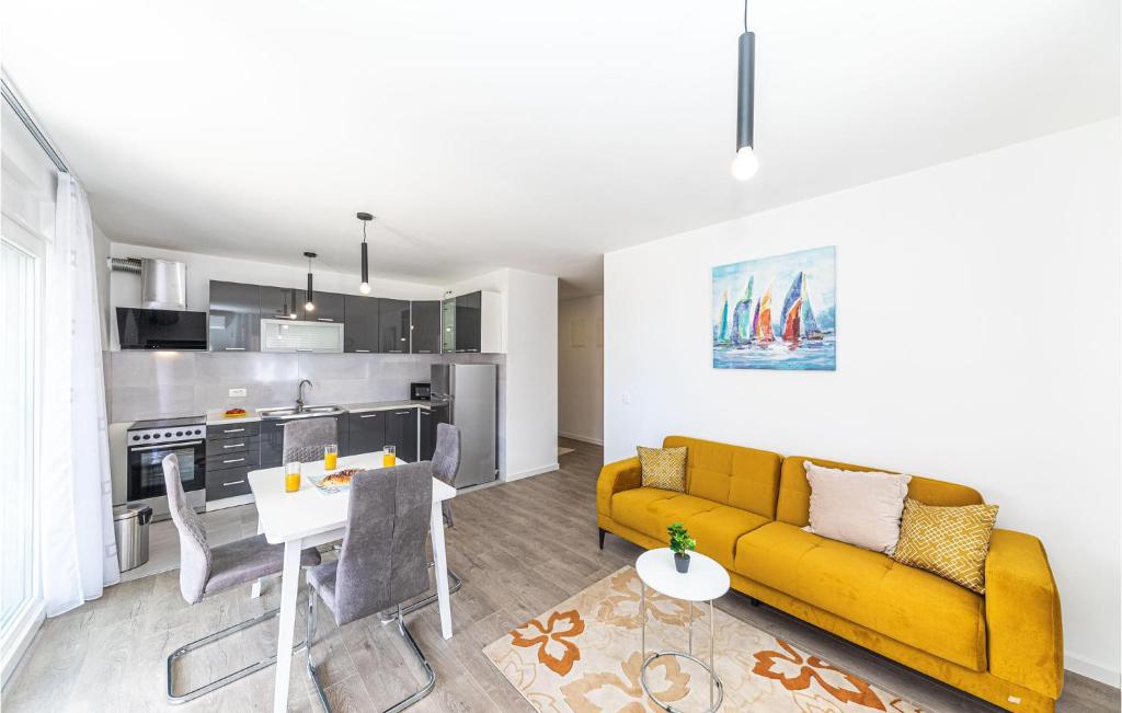 Amazing Apartment In Kastel Kambelovac photo 3