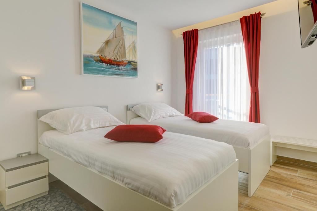 Viras Luxury Holiday photo 2