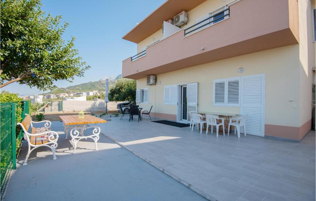 Gorgeous Apartment In Makarska With Wifi photo 2