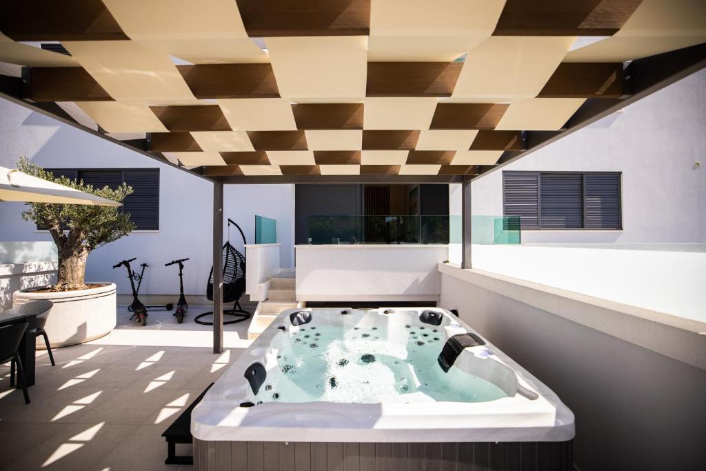 Sopic Luxury Apartment with private Whirlpool photo 3