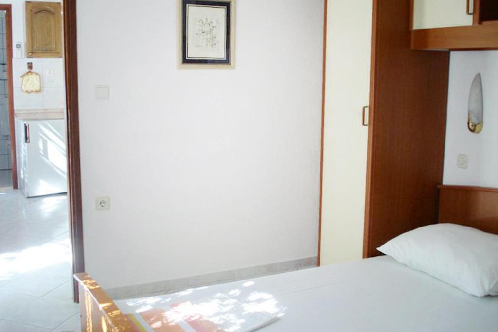 Apartments by the sea Milna photo 2